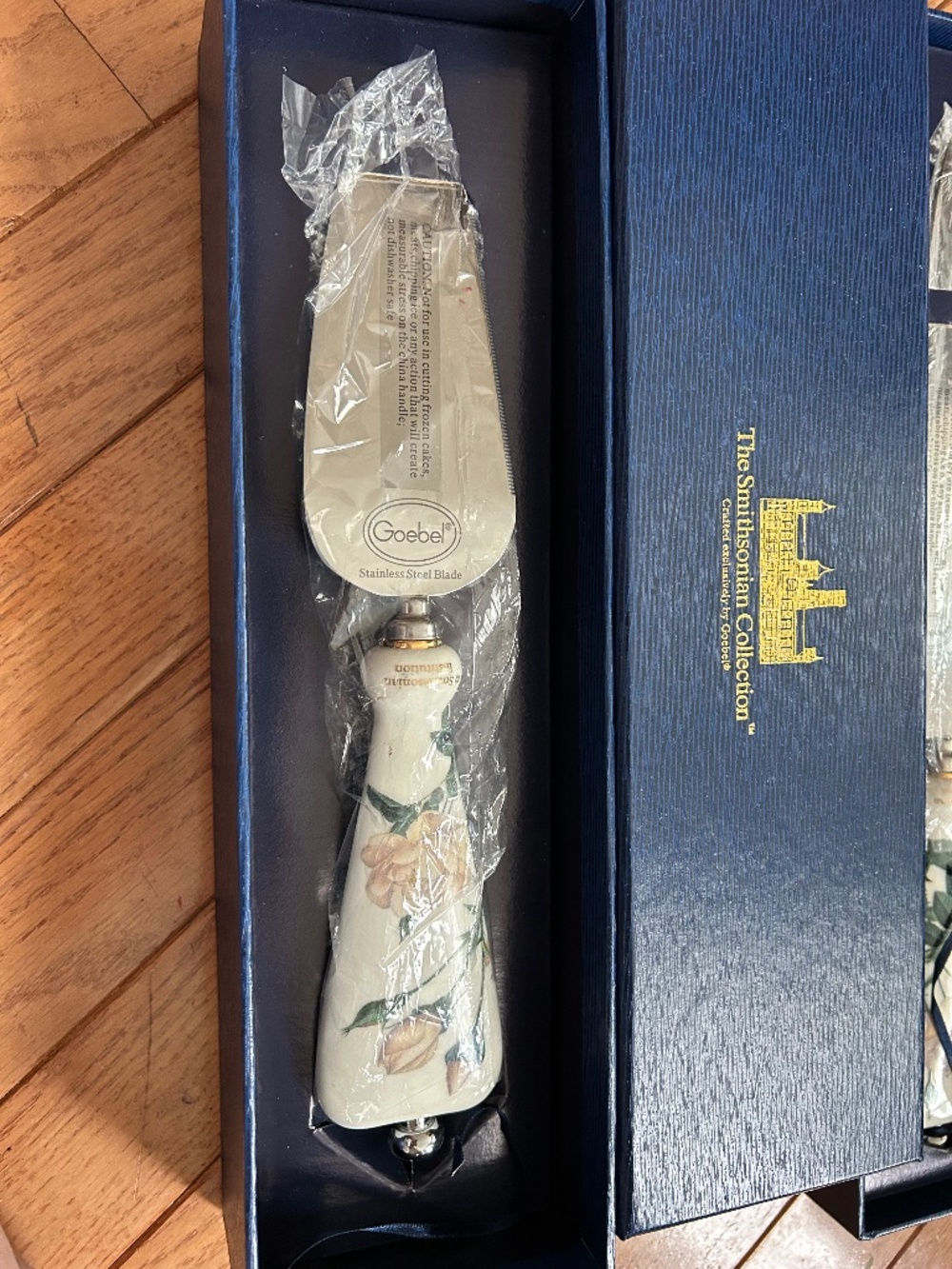 Goebel Smithsonian Collection - Cake Knife and Cake Server -SET